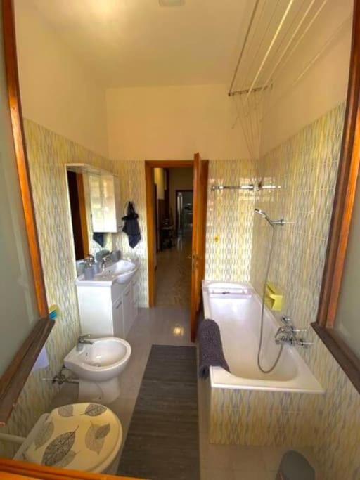 - Vicino Al Centro - Free Parking & Wi-fi Apartment *