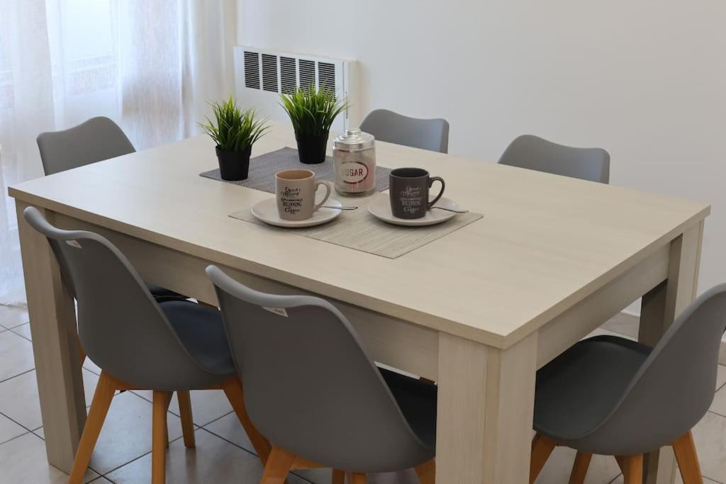 - Vicino Al Centro - Free Parking & Wi-fi * Modena