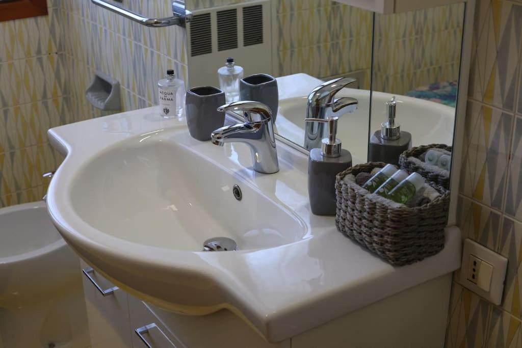 Apartment - Vicino Al Centro - Free Parking & Wi-fi *
