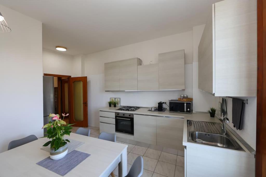 Apartment - Vicino Al Centro - Free Parking & Wi-fi Modena