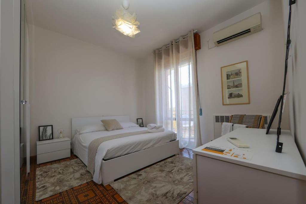 - Vicino Al Centro - Free Parking & Wi-fi Apartment