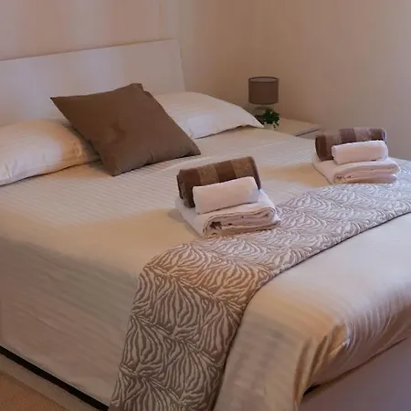 Modena - Vicino Al Centro - Free Parking & Wi-Fi Apartamento Exterior foto